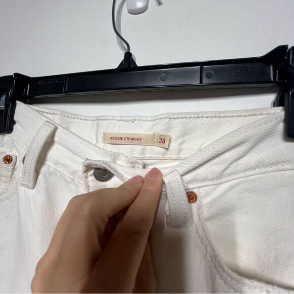 Levi’s Premium Wedgie Straight Fit Destructed Jeans in Cloud Bank White 28 - Picture 11 of 16